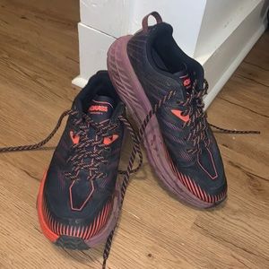 Like NEW Hoka Speedgoat 4!!!